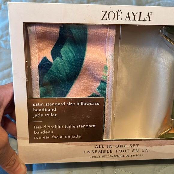 NWT, Zoë Ayla,Satin Pillowcase, Headband, Jade Roller Set, Never Opened 🥰🌹❤️ - Picture 3 of 7